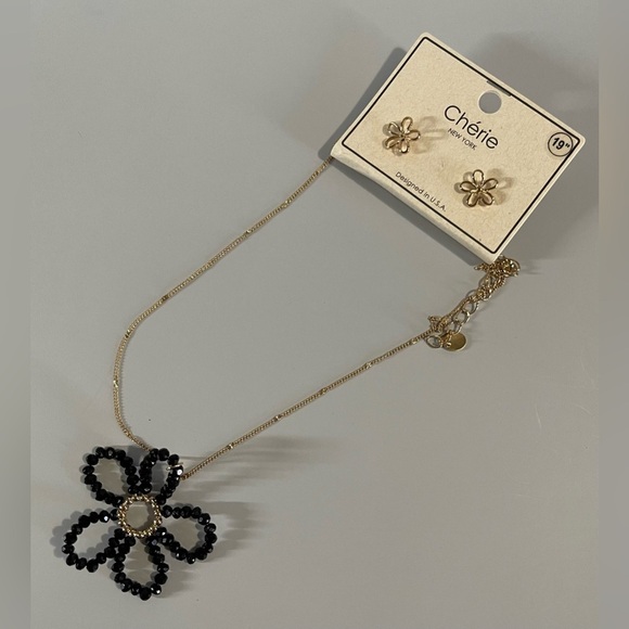 NEW Black Floral Design Necklace with Earrings. - Picture 1 of 4